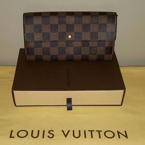 🚫SOLD Louis vuitton Sarah wallet. No trades.