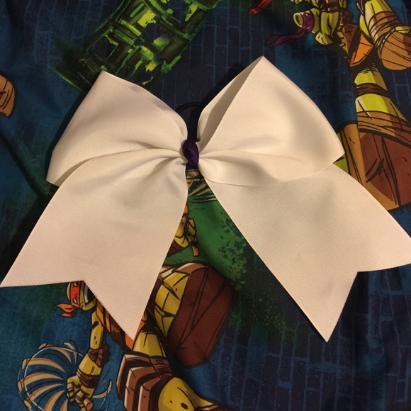 White cheer bow never worn