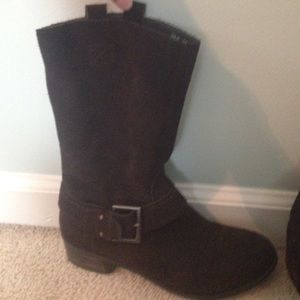 Short brown heeled boots