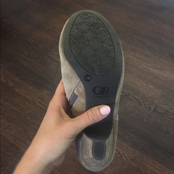 Never worn beige suede booties - Picture 4 of 4