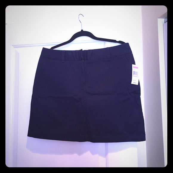 Navy vineyard vines skirt!