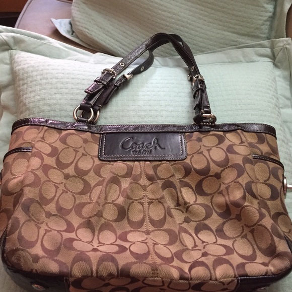 Authentic Coach Handbag (Med Sized)