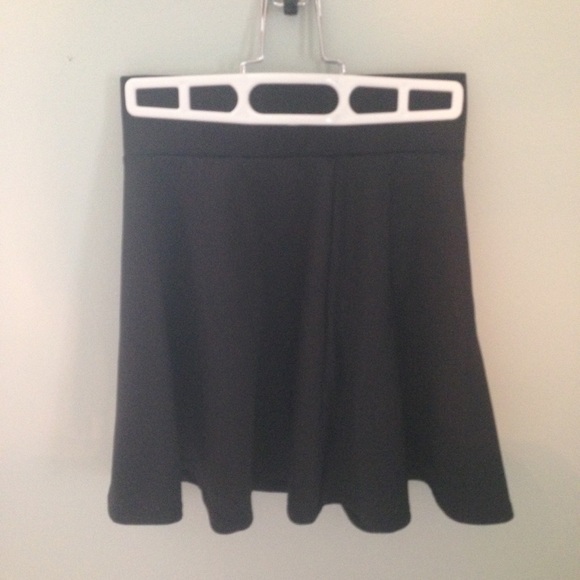 2 skater skirts - Picture 2 of 4