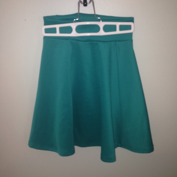2 skater skirts - Picture 3 of 4