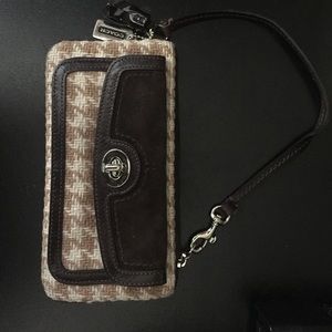 Coach wristlet wallet