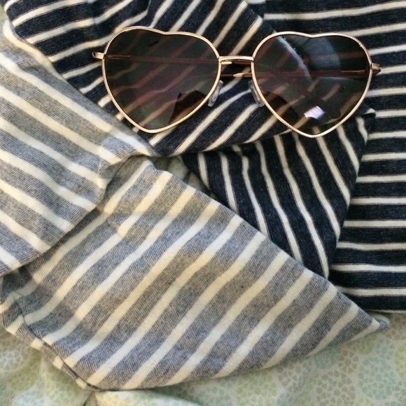 SOLD🚫 Heart shaped sunnies
