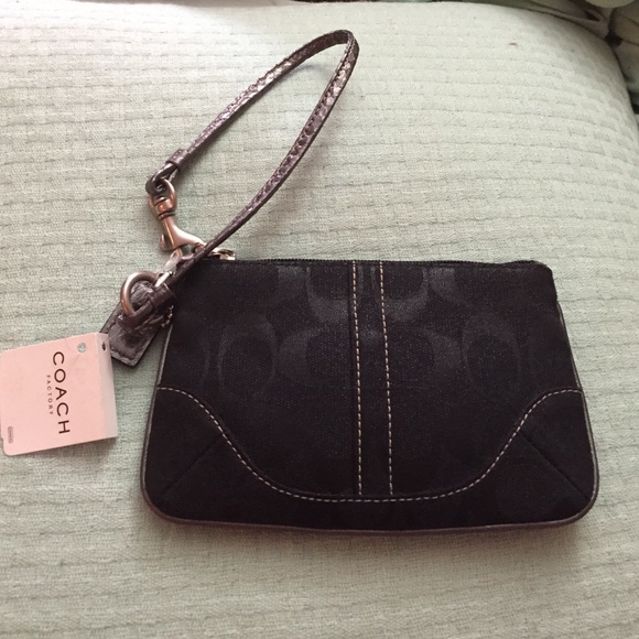 Gift Idea 🎄🎁🎄Coach Black Wristlet NWT