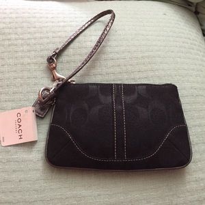 Gift Idea 🎄🎁🎄Coach Black Wristlet NWT