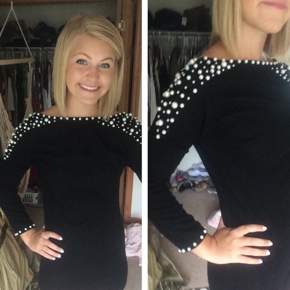 Sweaters - SOLD ON MERC. Black Sweater