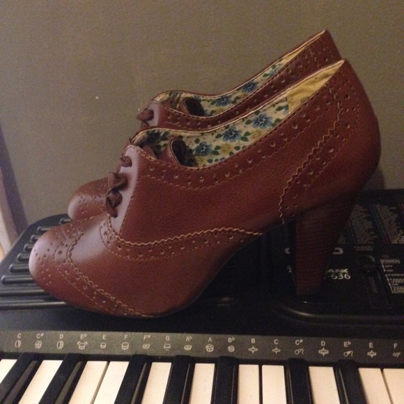 High heeled oxfords