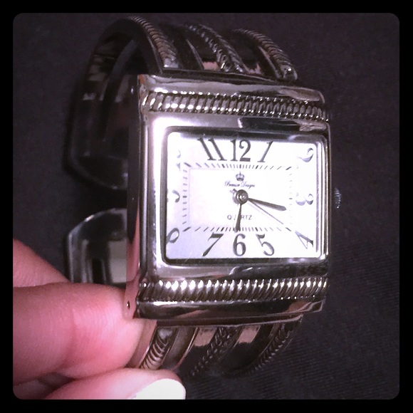 🌟SALE🌟 Silver Quartz Watch - Picture 1 of 3