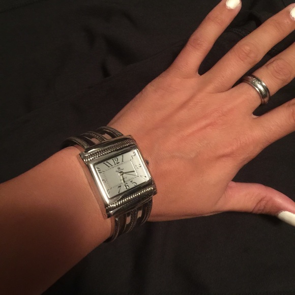 🌟SALE🌟 Silver Quartz Watch - Picture 3 of 3