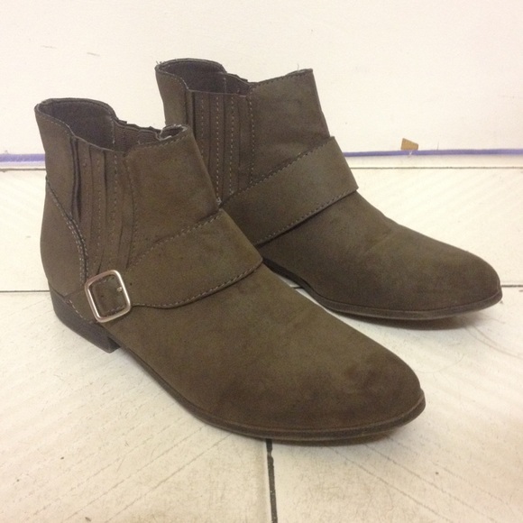 Dark brown, ankle boots with side belt