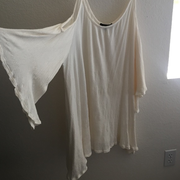 Shoulder cutout flowy boho dress.