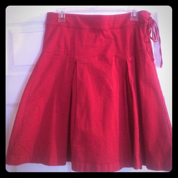 Red midi length pleated skirt