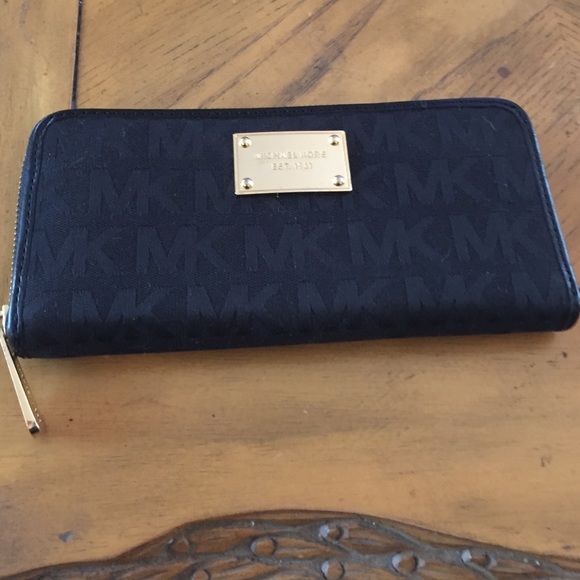 Michael kors wallet