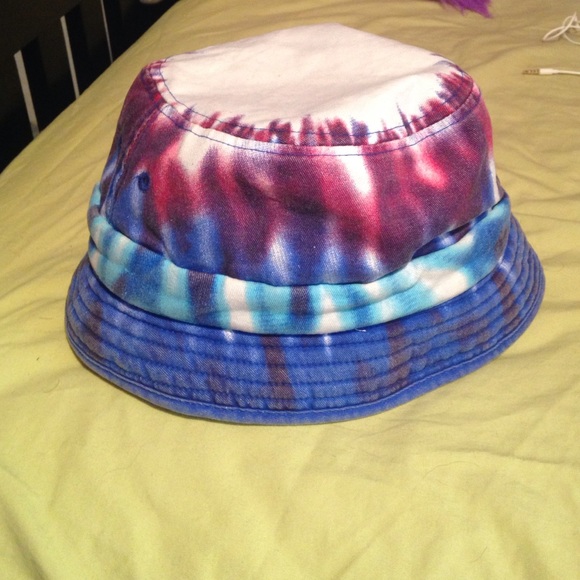 Bucket hat