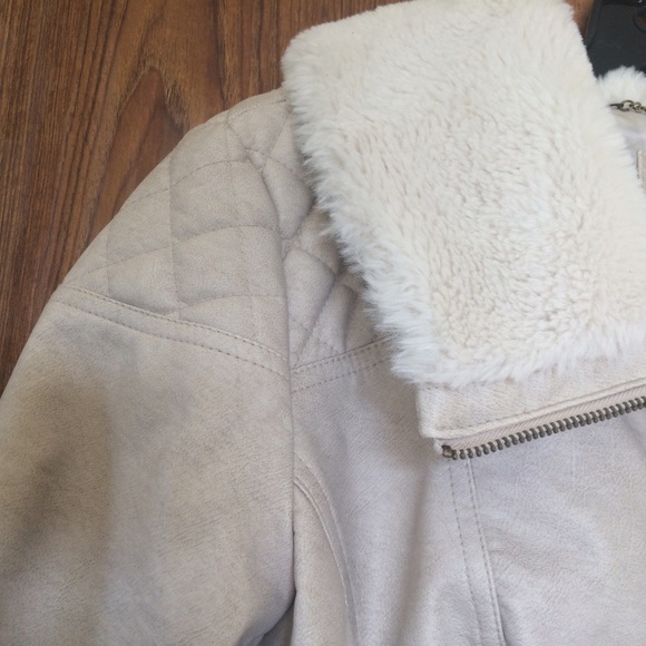 White Quilted Leather Jacket w/ Fur Accent Collar - Picture 2 of 4