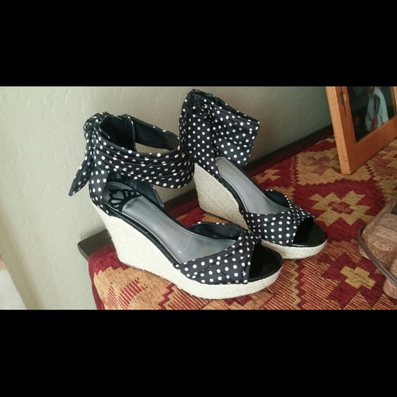 Polka dot wedge