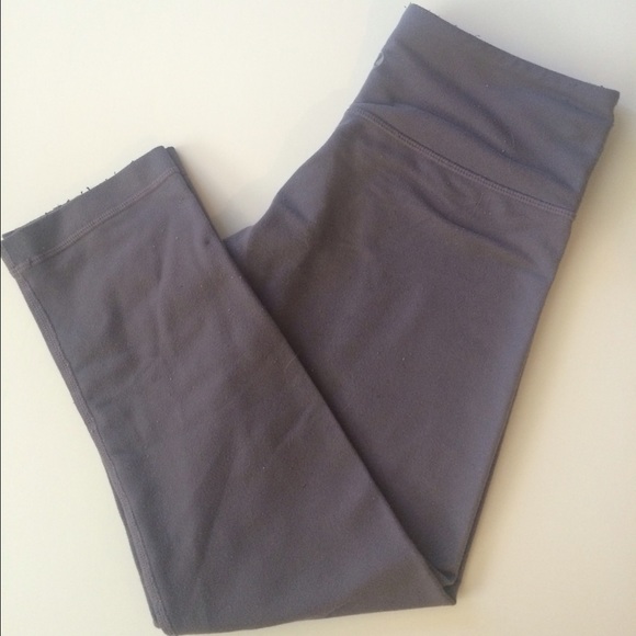Gray Lululemon crop pants