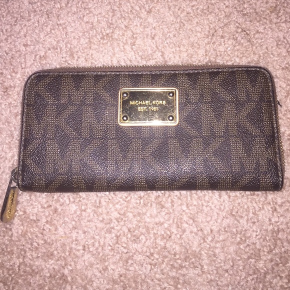 Michael Kors logo wallet