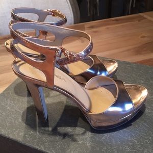 Via Spiga patent leather heels
