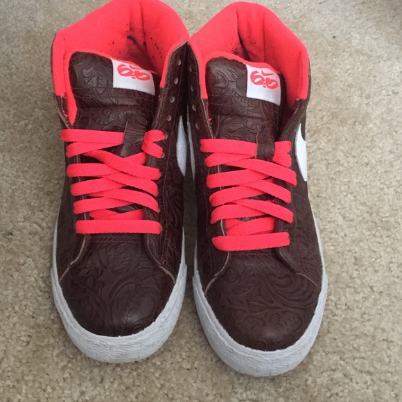 Nike brown leather sneakers