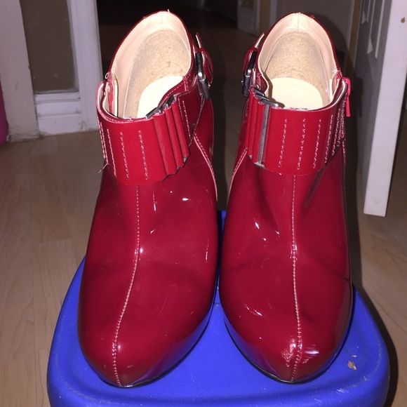 HIGH HEELS SHORT BURGUNDY BOOTS SIZE 9" - Picture 3 of 4