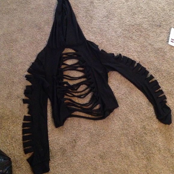 Ripped hooded shirt