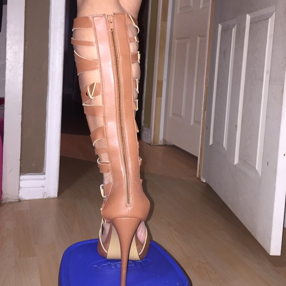 SIZE 8" HIGH HEELS SHOES - Picture 2 of 4