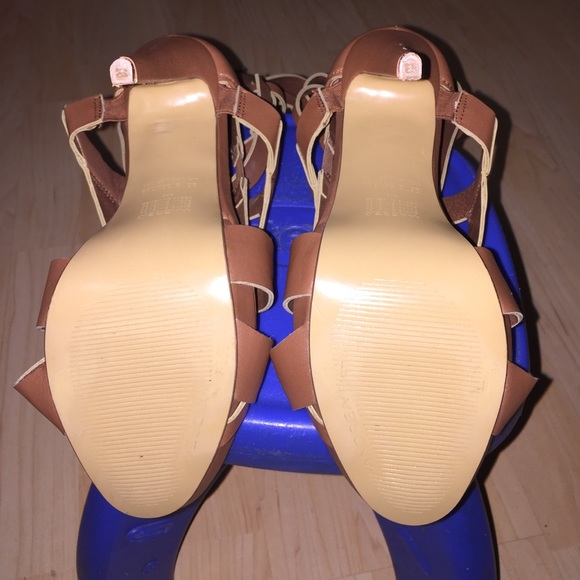 SIZE 8" HIGH HEELS SHOES - Picture 3 of 4