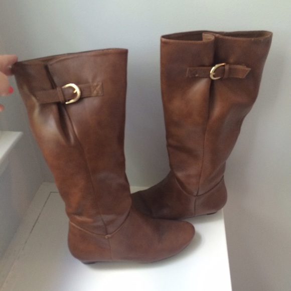 Brown boots with buckle! LOWEST PRICE