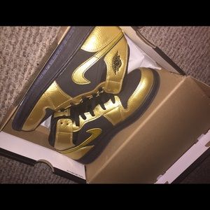 black and gold jordan