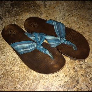Super comfy turquoise flops
