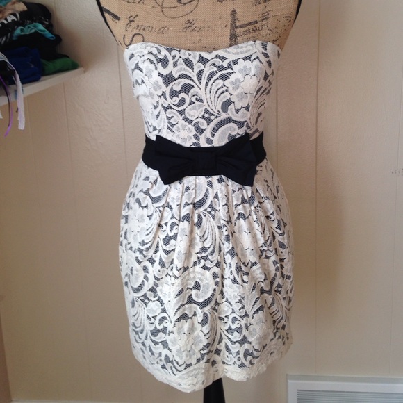 Forever 21 Dresses & Skirts - Sleeveless cocktail dress
