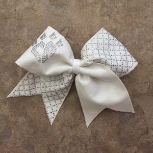 white CA bow