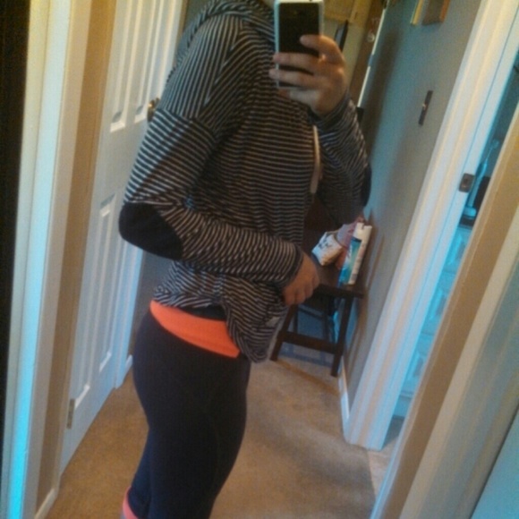 H&M hoodie - Picture 2 of 4