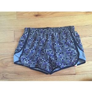 🚫SOLD🚫Under Armour Running Shorts!