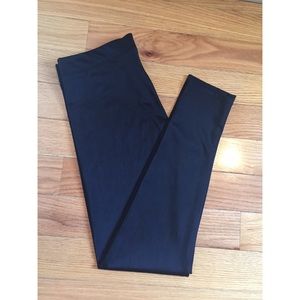 🚫SOLD🚫Victoria's Secret PINK Shiny Leggings!