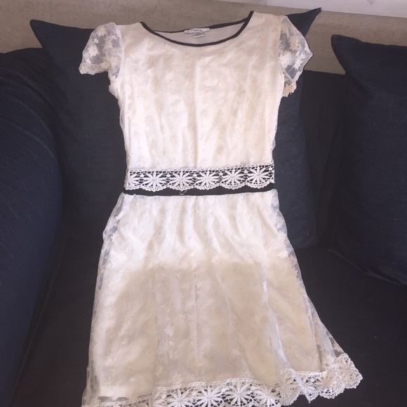 Black lined lace dress - Picture 1 of 3