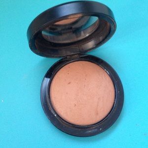 Mineralized skin finish natural