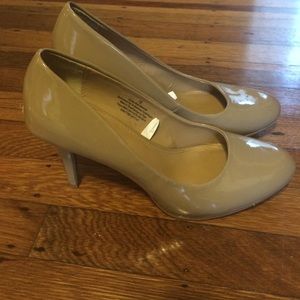 Patent leather nude pumps-7.5