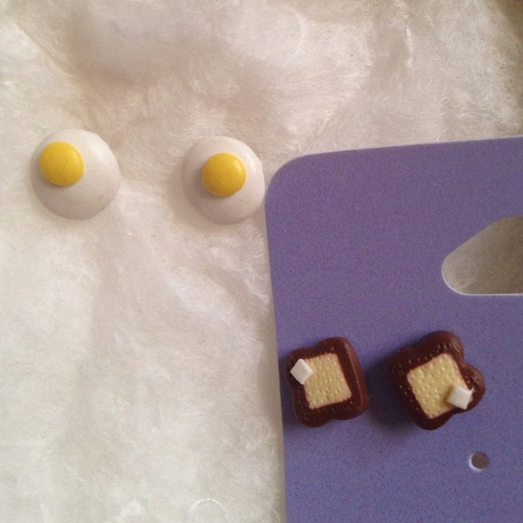 Eggs and toast earrings