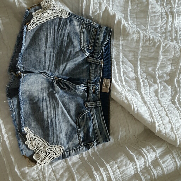 Cut off shorts with lace