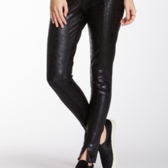 Freeloader Metallic Leggings.  Size Large.