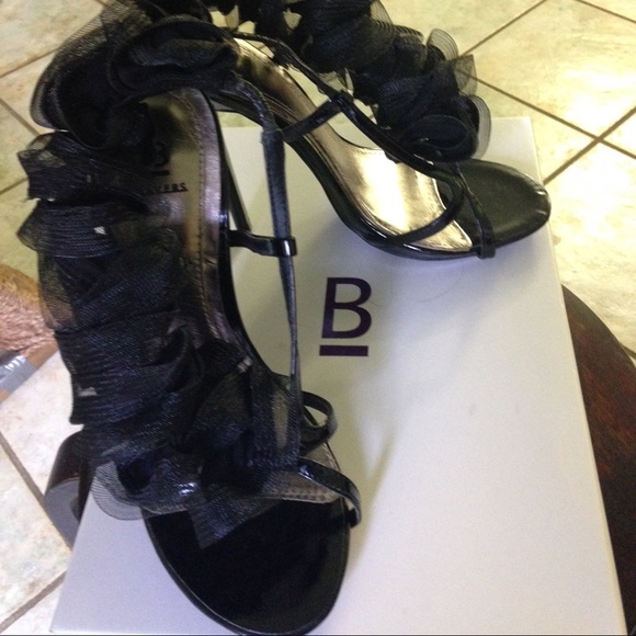 Bakers black lacy sandals - Picture 3 of 4
