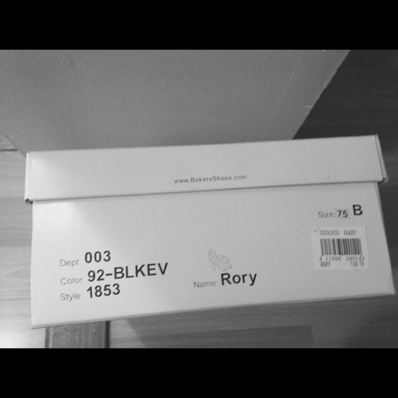 Bakers black lacy sandals - Picture 4 of 4