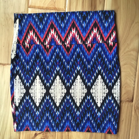 Tribal geometric high waisted bodycon mini skirt - Picture 2 of 3