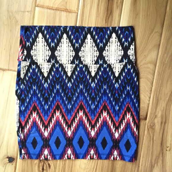 Tribal geometric high waisted bodycon mini skirt - Picture 3 of 3