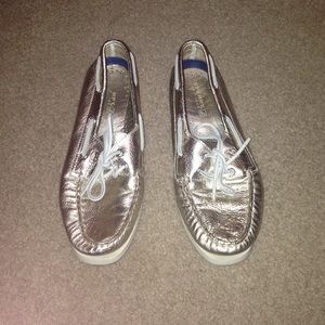 SPERRY BOAT SHOES - SIZE 8 - BARELY worn!!